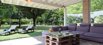 Andrea Apartment Pool, Garden, Treviso