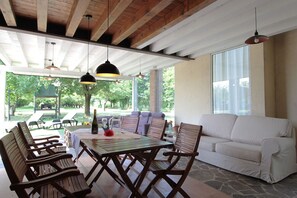 Outdoor dining - Andrea Apartment Pool, Garden, Treviso (Cendon)