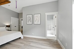 4 عدّة غرف نوم وواي فاي مجانًا وملاءات أسرّة