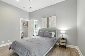 4 bedrooms, WiFi, bed sheets