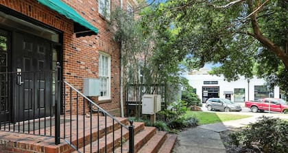 NEW TO VRBO! Bulldog Borough in Downtown Athens