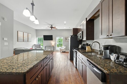 New Listing! Bulldog Borough in Downtown Athens