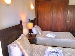 2 bedrooms, iron/ironing board - Beachside Family Stay in Benagil (Lagoa)