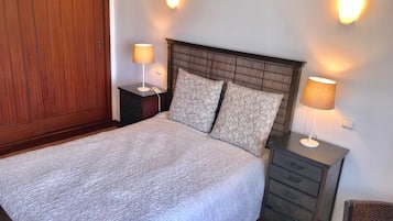 2 bedrooms, iron/ironing board