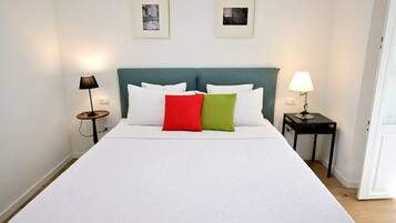 Condo | Cofres nos quartos, cortinas blackout, ferros/tábuas de passar roupa