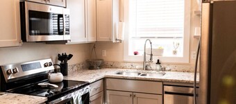 Eastside Suite-Cozy 3 Bedroom Home next 2 Downtown