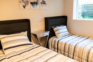 3 bedrooms, iron/ironing board, travel crib, free WiFi