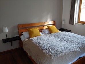 8 bedrooms, in-room safe, iron/ironing board, free WiFi