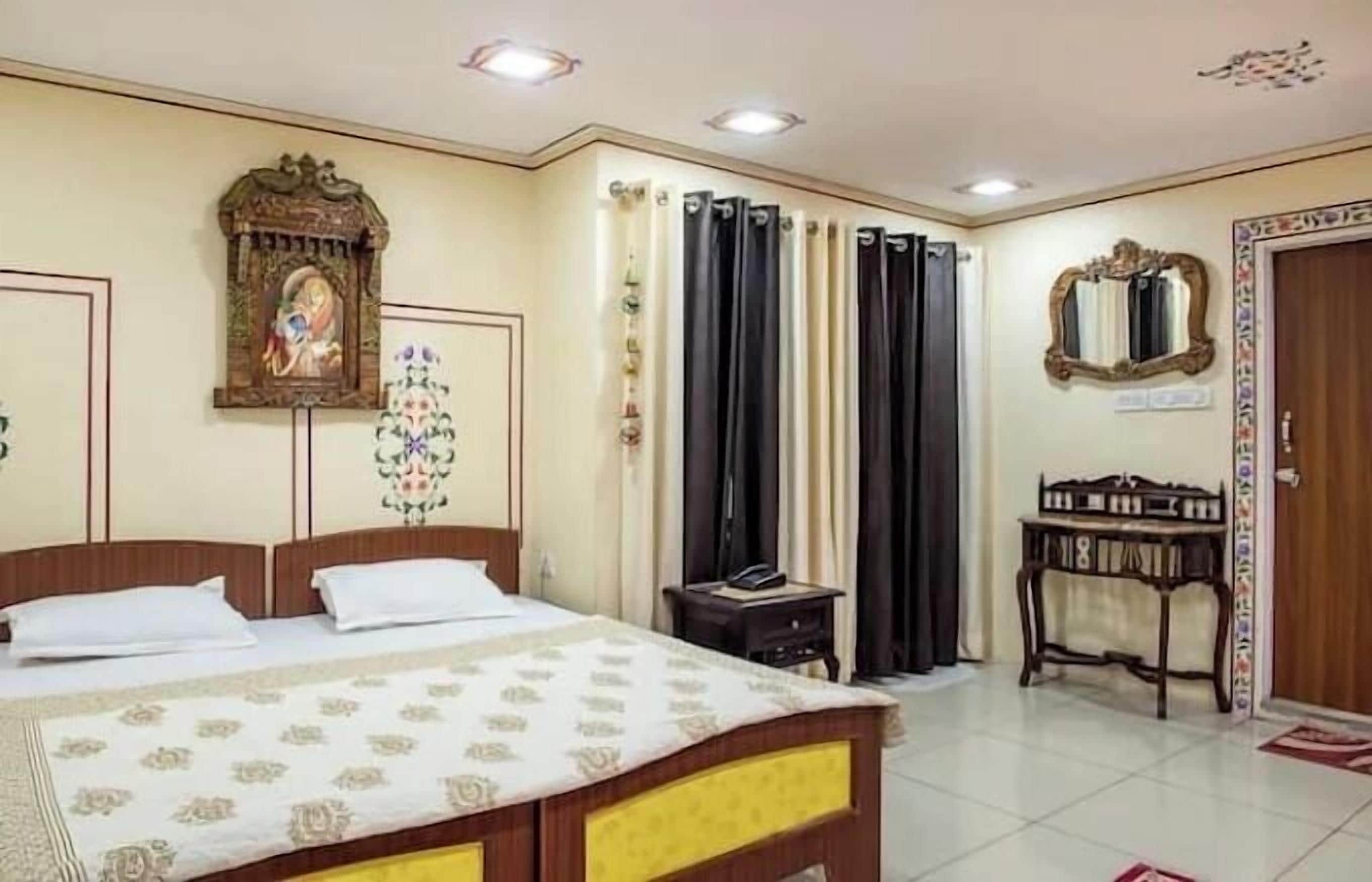 Desk, iron/ironing board, free WiFi