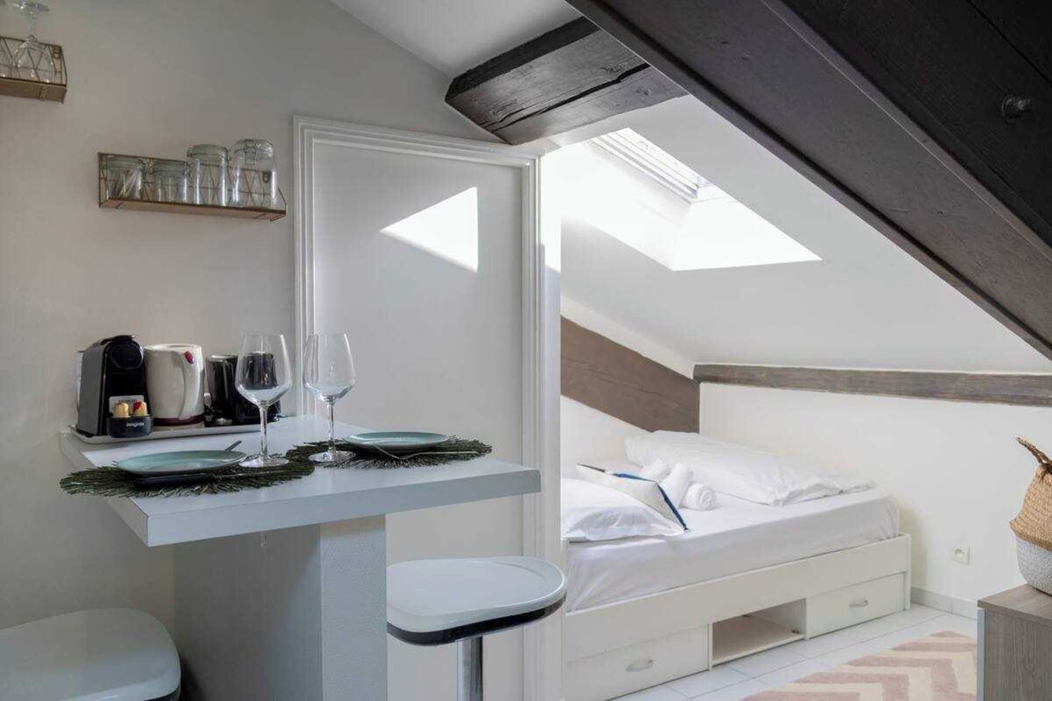 Iron/ironing board, free WiFi, bed sheets