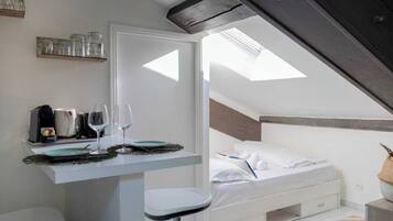 Fer et planche à repasser, Wi-Fi gratuit, draps fournis