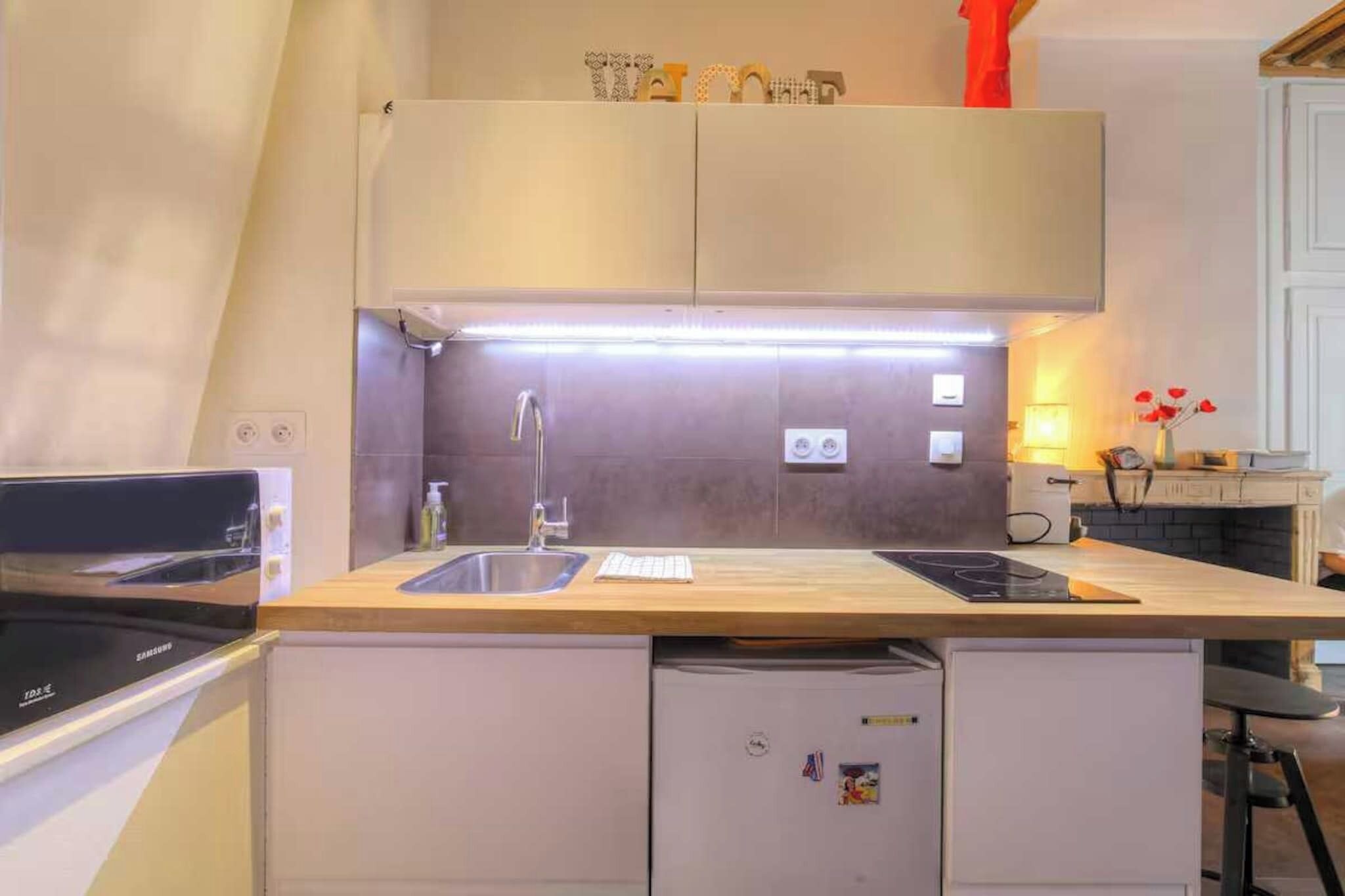 Fridge, microwave, stovetop, coffee/tea maker