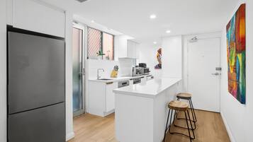 Frigorífic, microones, forn i placa de cuina