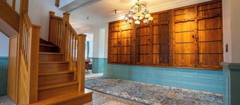 Unique  7 Bedroom House with Skittle Alley, Seasonal Heated Pool and Playground.