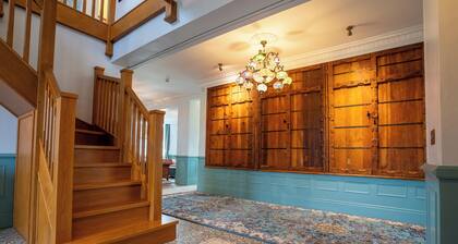 Unique 7 Bedroom House with Skittle Alley, Seasonal Heated Pool and Playground.
