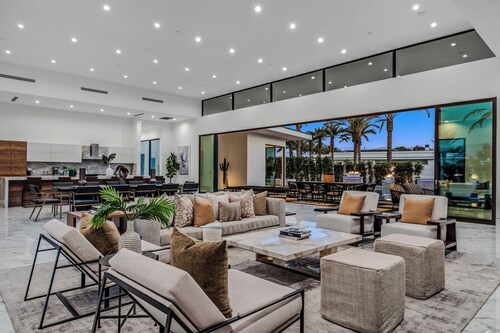 Sleeps 54 | 3 Luxury Villas w/ Pool + Spa, Pickleball | Bravo by AvantStay