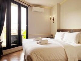 Senior Double Room, City View | Free minibar, blackout drapes, soundproofing, free WiFi