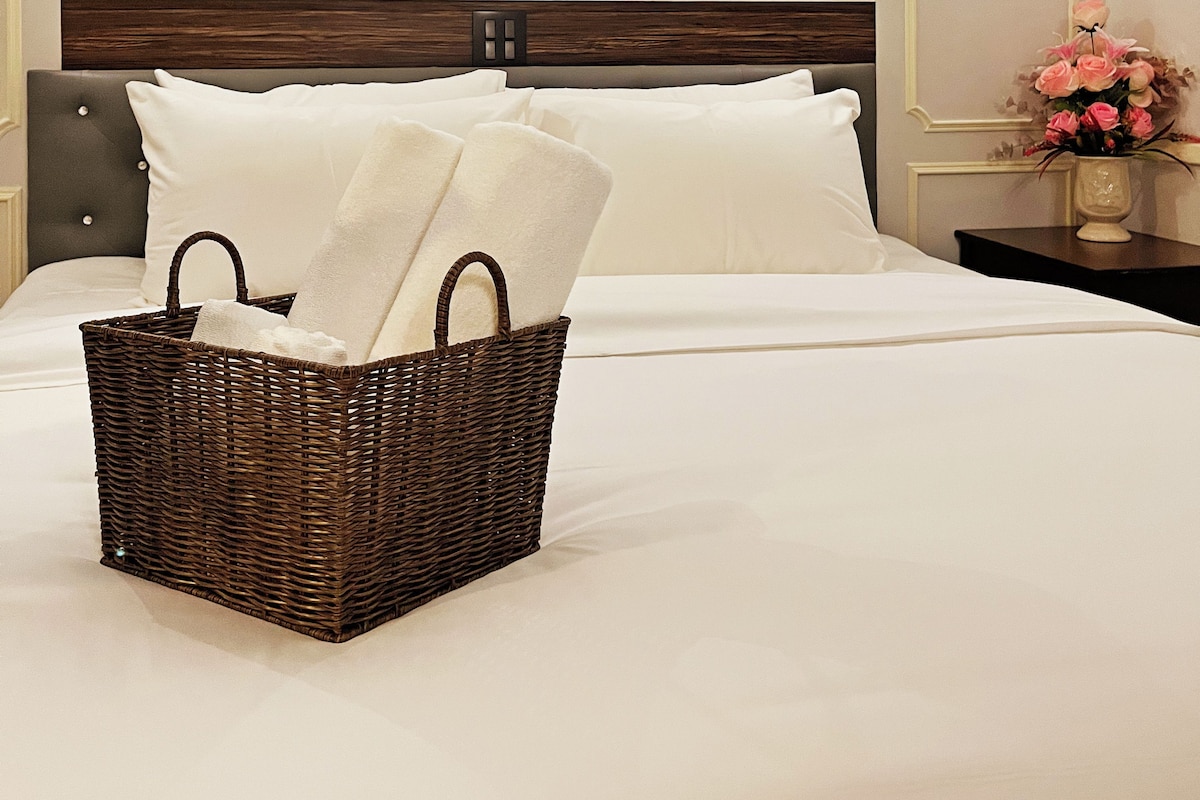 Standard Single Room | Minibar (free items), blackout drapes, soundproofing, WiFi (free)
