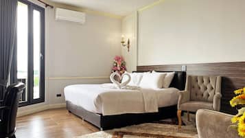 Junior Room, City View | Free minibar, blackout drapes, soundproofing, free WiFi