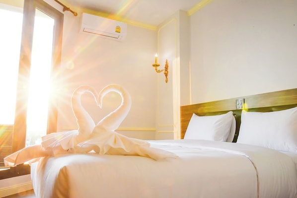 Junior Suite, City View | Blackout drapes, soundproofing, free WiFi, bed sheets