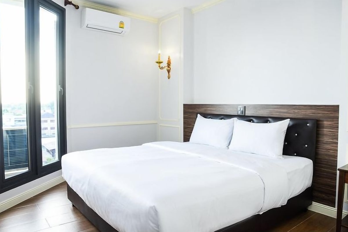 Premier Double Room, City View | Minibar (free items), desk, laptop workspace, blackout drapes