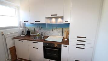 Frigorifero, forno, piano cottura, lavastoviglie