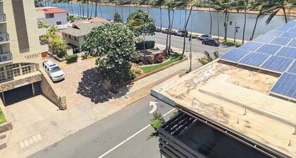 Waikīkī Wind - Private Condo Near Beach with Canal View & Lanai