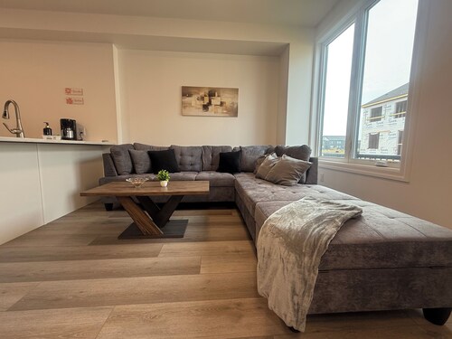 Upscale Niagara Falls Getaway • BRAND NEW HOME • Stylish 4BR Retreat w/Parking