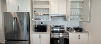 Upscale Niagara Falls Getaway • BRAND NEW HOME • Stylish 4BR Retreat w/Parking