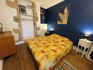 1 chambre, fer et planche à repasser, Wi-Fi, draps fournis