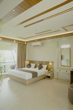 Premium bedding, free WiFi, bed sheets - Cozycaza resort (Vythiri)