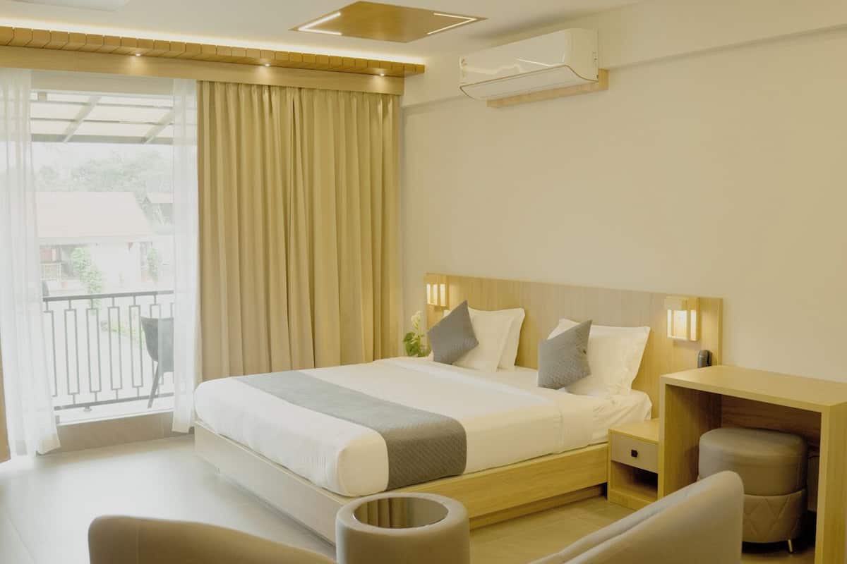 Superior Room, Balcony, Courtyard View | Premium bedding, rollaway beds, free WiFi, bed sheets