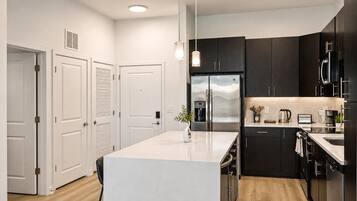 Fridge, microwave, oven, stovetop