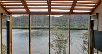Absolute waterfront home on the Hawkesbury River perfect for fishing & relaxing