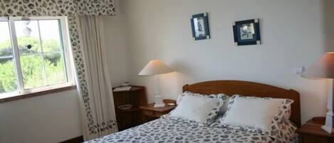 House | 2 bedrooms, iron/ironing board