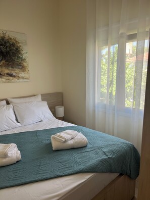 1 bedroom, internet, bed sheets