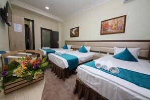 Tremannsrom – classic, byutsikt | Skrivebord og wi-fi (inkludert)