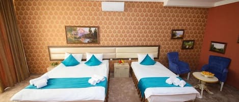 Family Quadruple Room, City View | Meja, Wi-fi percuma
