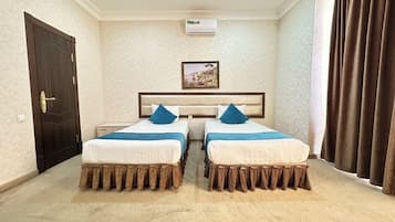 Camera Classic con letto matrimoniale o 2 letti singoli, vista città | Una scrivania, Wi-Fi gratuito