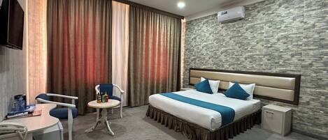 Chambre Deluxe double, vue sur la ville | Bureau, accĂšs au Wi-Fi (inclus)