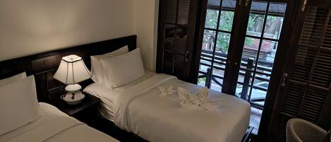 In-room safe, laptop workspace, iron/ironing board, free WiFi