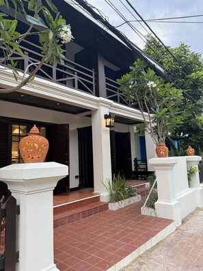 Mặt tiền nơi lưu trú