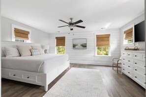 3 Schlafzimmer, Schreibtisch, Bügeleisen/Bügelbrett, WLAN