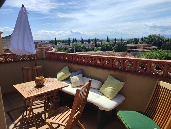 Apartment | Outdoor dining