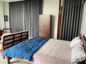 4 chambres, fer et planche à repasser, Wi-Fi, draps fournis