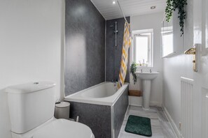 Hårføner og håndklær
