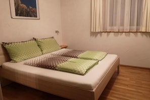 2 bedrooms, WiFi, bed sheets