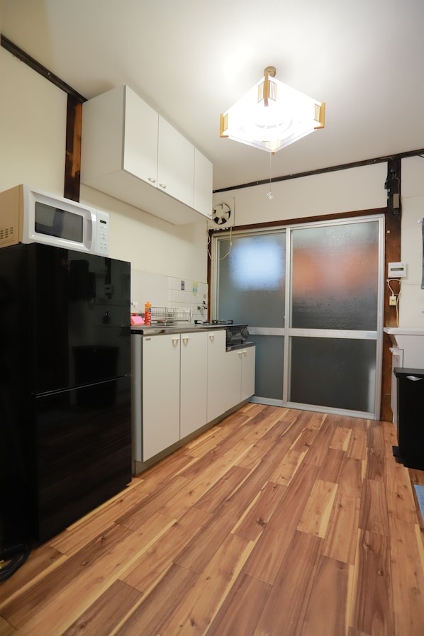 Fridge, microwave, stovetop, electric kettle