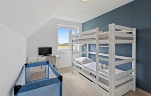 3 bedrooms, travel crib, free WiFi