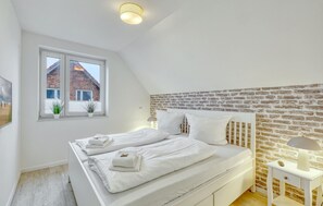 3 bedrooms, travel crib, free WiFi